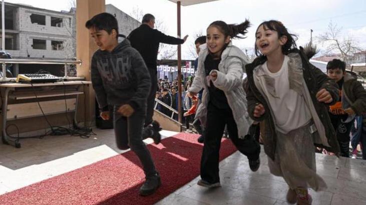 Bakan Özer: Depremzede 14 bin 73 öğrenci kendi vilayetlerine geri döndü