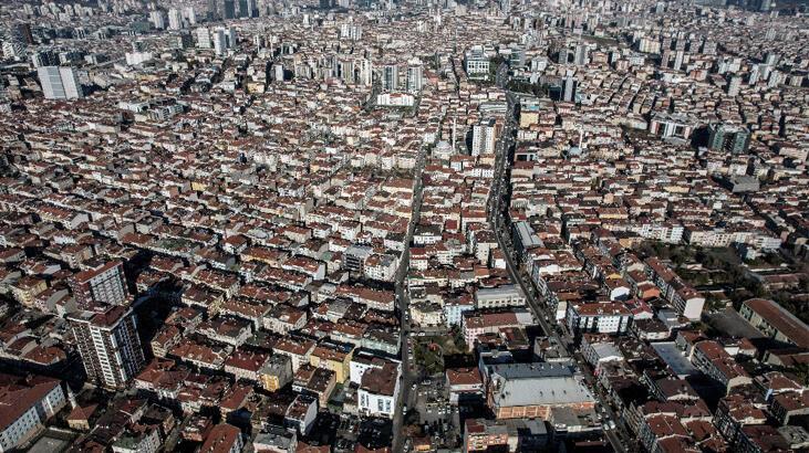 Bu süratle bu iş zor! İstanbul'da orta hasarlı binalara bile dokunulmamış
