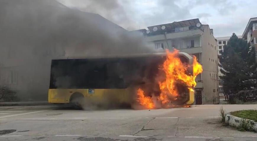 Bursa’da seyir halindeki halk otobüsü alev alev yandı