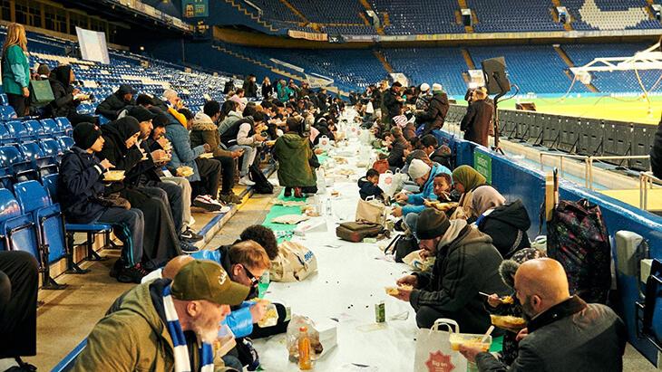 Chelsea bir birincisi gerçekleştirdi! Stamford Bridge Stadı’nda iftar programı düzenlendi