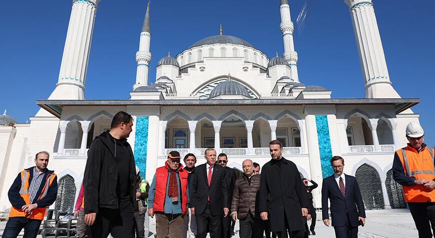Cumhurbaşkanı Erdoğan, Barbaros Hayrettin Paşa Mescidi'nde incelemelerde bulundu