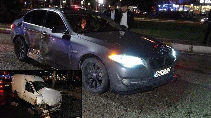 Elazığ’da hafif ticari araç ile araba çarpıştı: 5 yaralı