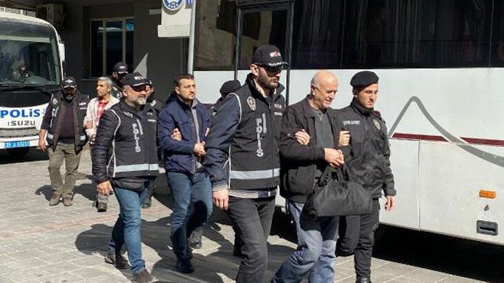 İzmir'deki FETÖ operasyonunda 12 kuşkulu tutuklandı, 35'i adliyede