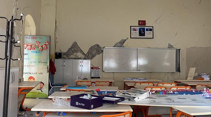 MHP Önderi Bahçeli'nin mezun olduğu okul sarsıntıda hasar gördü