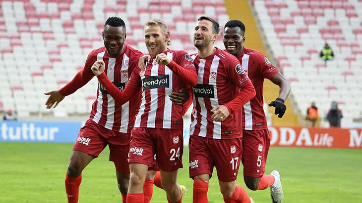 Sivasspor, Ankaragücü'nü 2-0'la geçti! 3 gol ofsayta takıldı