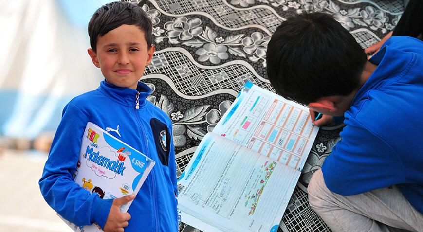 Zelzeleye yakalanıp çadırda kalan küçük Mehmet: Kitap istiyorum