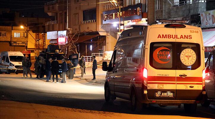 Gaziantep'te husumetli aileler ortasında 'çöp atma' arbedesi: 1'i polis 2 meyyit, 2 yaralı