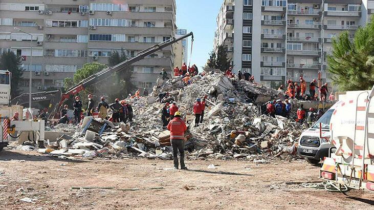İzmir zelzelesinde yıkılan Emrah Apartmanı ile ilgili 2 belediye görevlisine dava