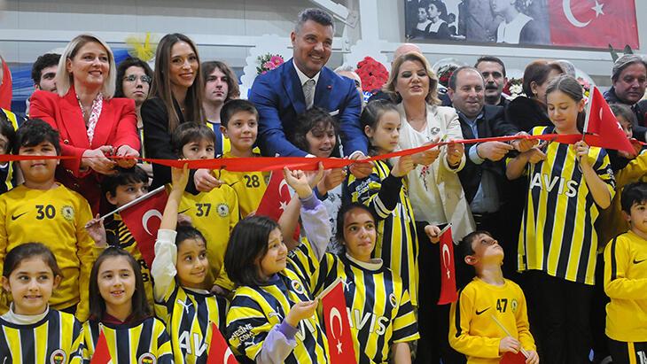 Sadettin Saran, 24’üncü spor salonunu İzmit’te açtı