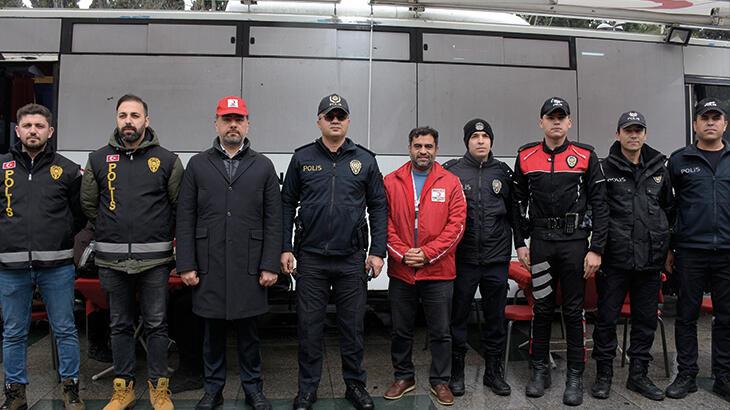 Şişli ilçe Emniyet Müdürlüğü takımlarından Türk Kızılay'ına kan bağışı