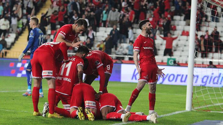 Antalyaspor, İstanbulspor'u yenerek deplasmanda galibiyet hasretine son vermek istiyor
