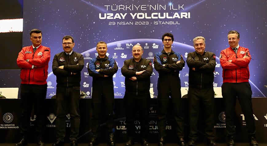Bakan Varank Türkiye'nin birinci uzay yolcularıyla bir ortaya geldi