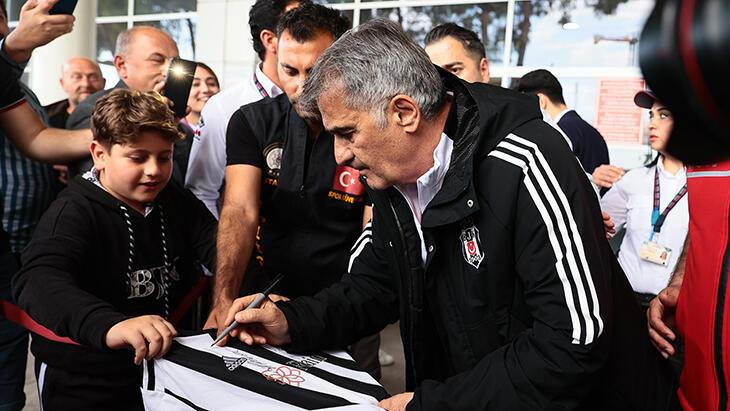 Beşiktaş kafilesine Antalya'da coşkulu karşılama