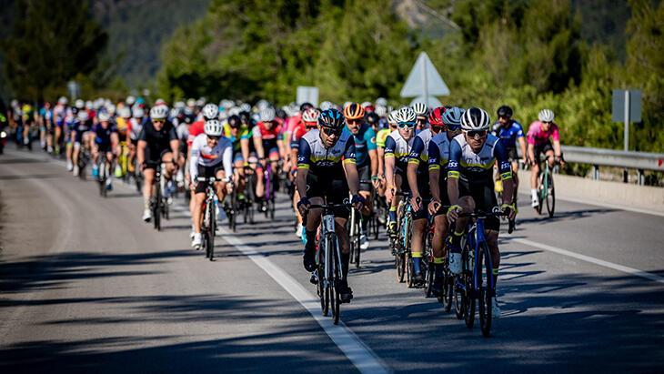 Gran Fondo Antalya yol bisikleti yarışında pedallar Kemer’de güzellik için döndü