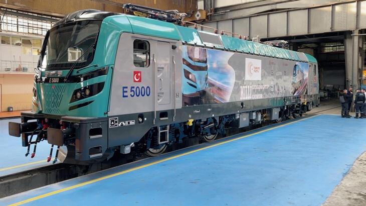  İlk yerli ve ulusal elektrikli anahat lokomotifi E5000 raylara iniyor