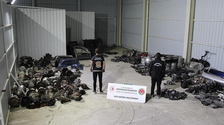 Kilis'te 10 milyon lira pahasında kaçak araba ile yedek modülleri ele geçirildi