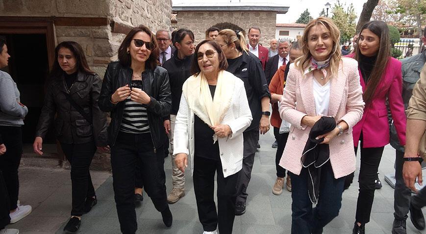 Selvi Kılıçdaroğlu, Mevlana Müzesi'ni ziyaret etti
