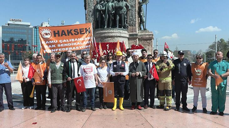 Taksim Meydanı’na gelen sendika üyeleri çelenk bırakıp basın açıklaması yaptı