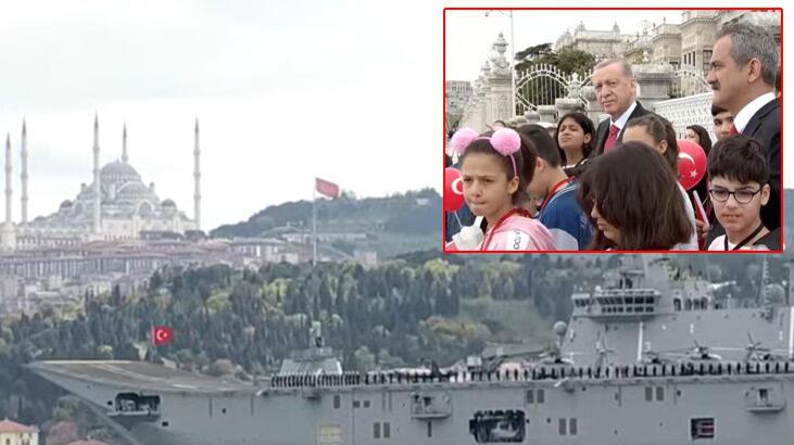 TCG Anadolu'dan 21 pare top atışı, Cumhurbaşkanı Erdoğan'ı selamladı