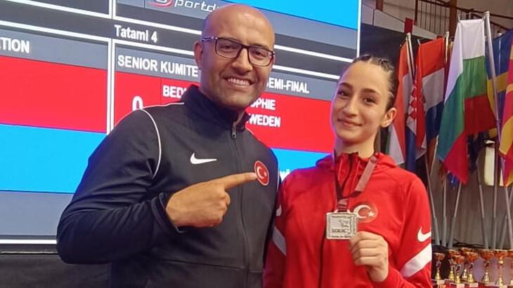 Ulusal karateci Sena Kızılaslan Sırbistan'da gümüş madalya kazandı