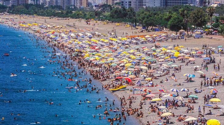9 günlük tatili pahalandırmak isteyen vatandaşlar turizm acentelerine akın etti