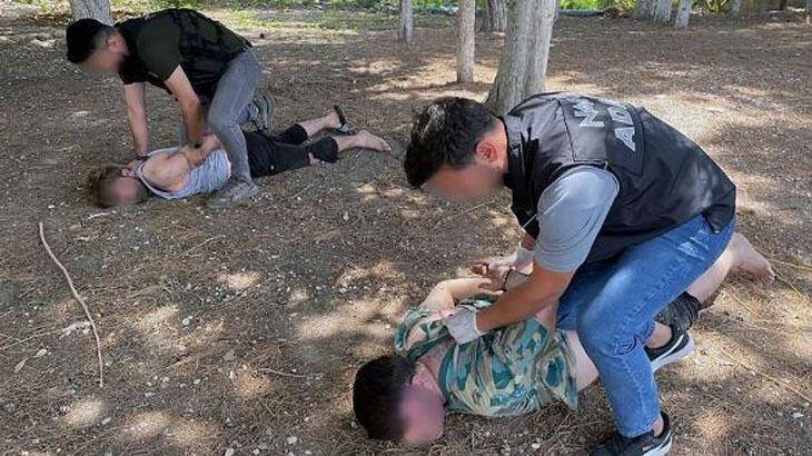 Adana'da depoya baskın: Uyuşturucuyu kimyasalla çoğaltırken yakalandılar