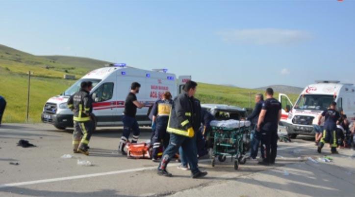 Antalya'da feci kaza! 3 kişi hayatını kaybetti, 9 yaralı var