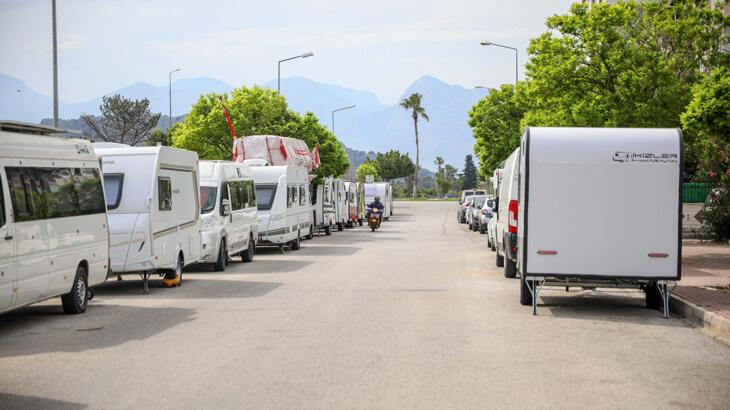 Antalya'da karavanların sokak ortalarına park etmesine yasak geliyor
