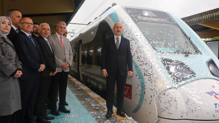 Bakan Karaismailoğlu: Ulusal tren bugün yolcu taşımaya başlayacak