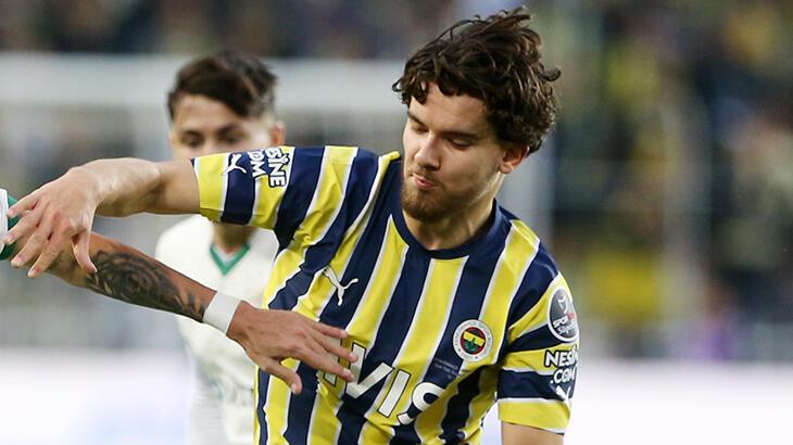 Ferdi Kadıoğlu teklifleri reddetti! Yıldız oyuncunun vefası Fenerbahçe'yi keyifli etti
