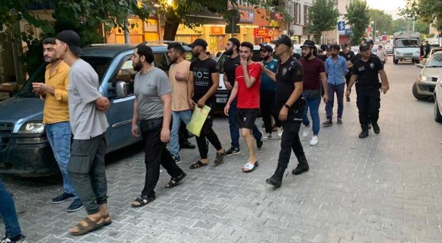 İzmir'de 120 sistemsiz göçmen yakalandı