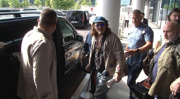 Johnny Depp İstanbul'da! Dikkat çeken koltuk değneği ayrıntısı