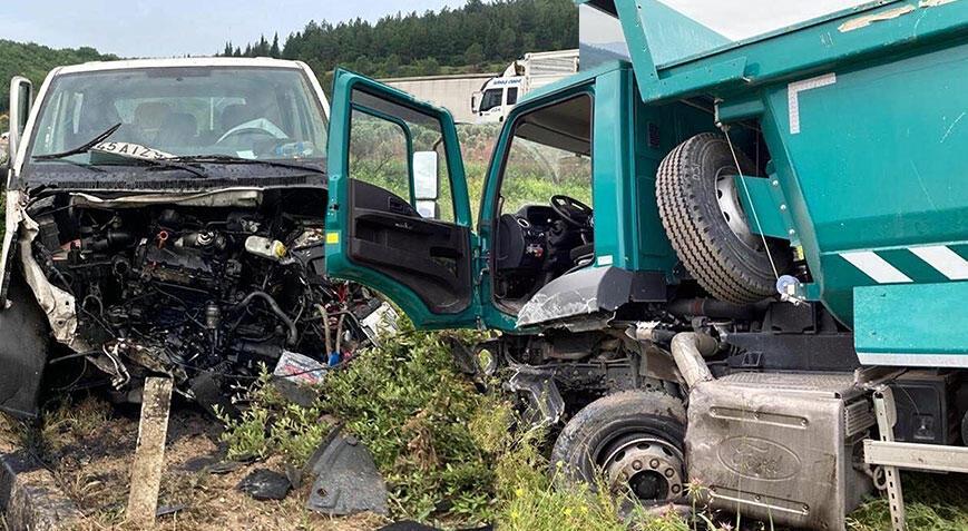 Manisa'da 3 aracın karıştığı kaza! 12 kişi yaralandı