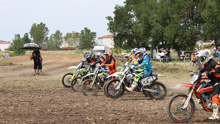 Motokros Türkiye Şampiyonası yarışları Gönen'de yapıldı