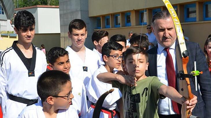 Osman Aşkın Bak: Her çocuk sporla tanışmalı