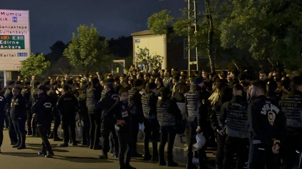 Samandıra'da toplanan Fenerbahçe taraftarından protesto