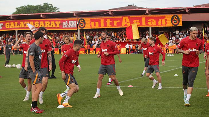 Şampiyon Galatasaray, taraftarı önünde derbi hazırlıklarına başladı