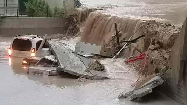 Son dakika... Mersin'de araçlar sular altında kaldı, birçok kent için ikaz yapıldı