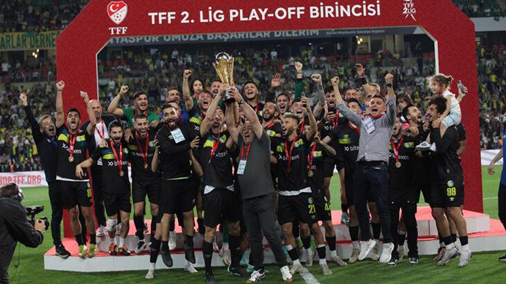Spor Toto 1. Lig’e yükselen Şanlıurfaspor kupasını kaldırdı