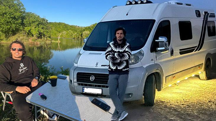 Tabiatta huzur bulan Boğaç Aksoy karavan tatilinde