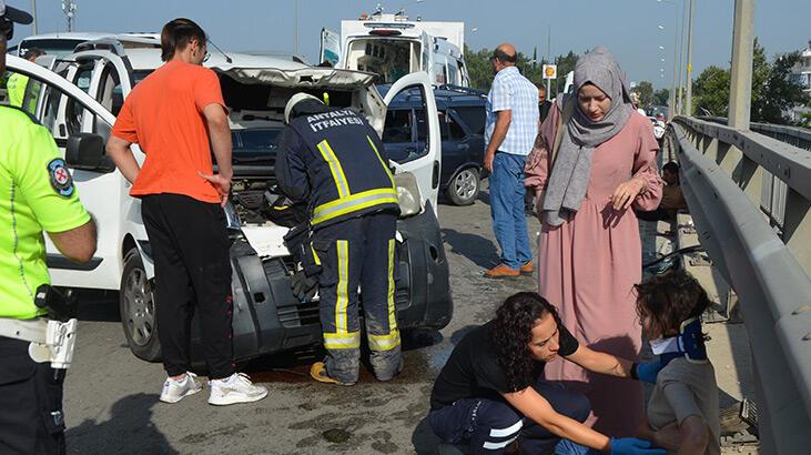 Antalya'da iki araç çarpıştı! Meyyit ve yaralılar var