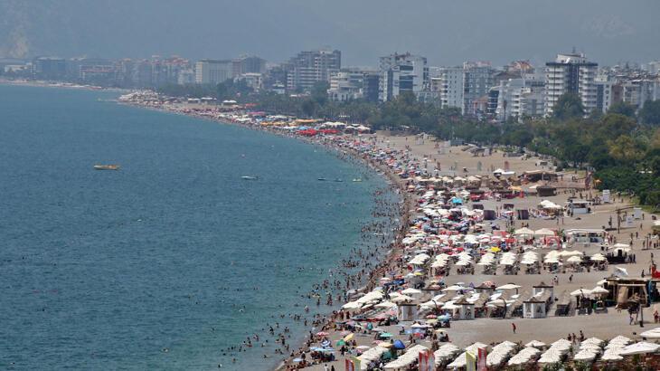 Antalya'ya bayramda tatilci yağdı, sayı beklenenin iki katı oldu