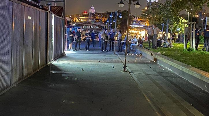 Beşiktaş İskelesi'nde silahlı saldırı! Arkadaşlarıyla otururken vuruldu