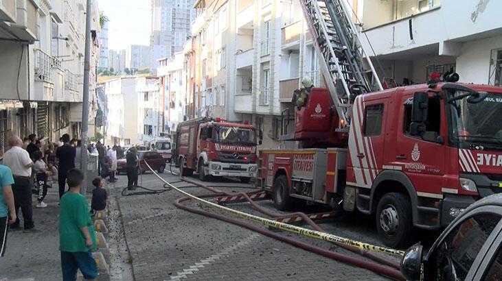 Esenyurt’ta çatıda çıkan yangın beş binanın çatısına sıçradı