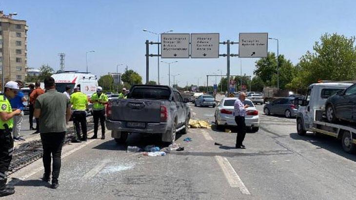 Konya'da minibüs, 2 araca çarptı: 1 meyyit, 4 yaralı