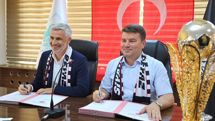 Başkan Karaveli, 68 Aksaray Belediyespor'a imza attı