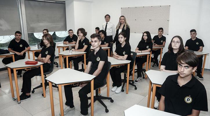 Demirören Medya ve Teknoloji Mesleksel ve Teknik Anadolu Lisesi yeni öğrencilerini bekliyor