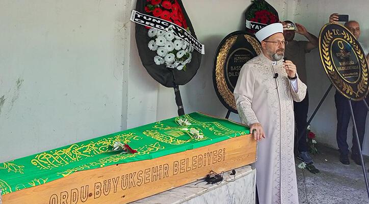Diyanet İşleri Lideri Ali Erbaş amcasının cenaze namazını kıldırdı