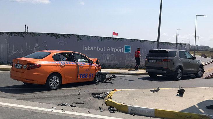 İstanbul Havalimanı'nda cip ve taksi çarpıştı: 3 yaralı