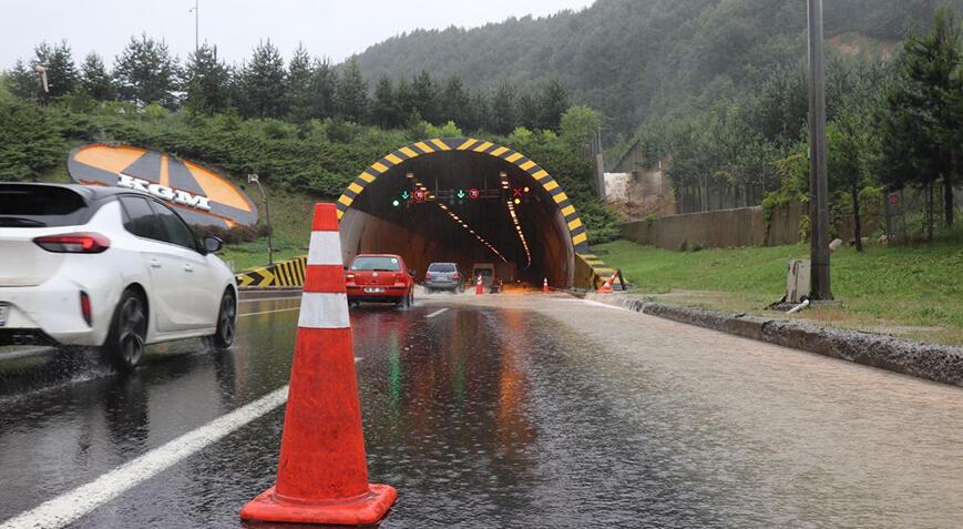 Sağanak tesirini artırdı! Bolu Dağı Tüneli ulaşıma kapatıldı
